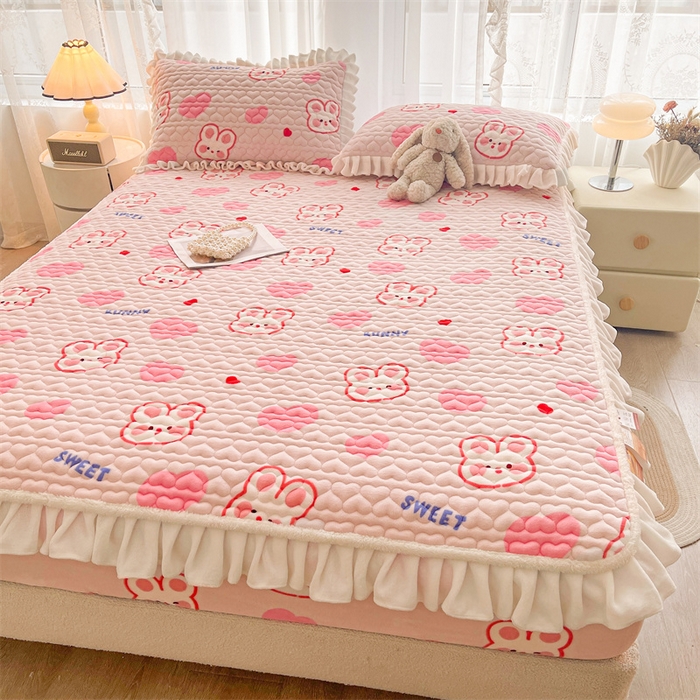 91家纺网 家纺一手货源 找家纺 雯豆家纺 2025新款牛奶绒花边床笠单床笠单品床笠单件床笠 牛奶绒花边床笠-心心兔