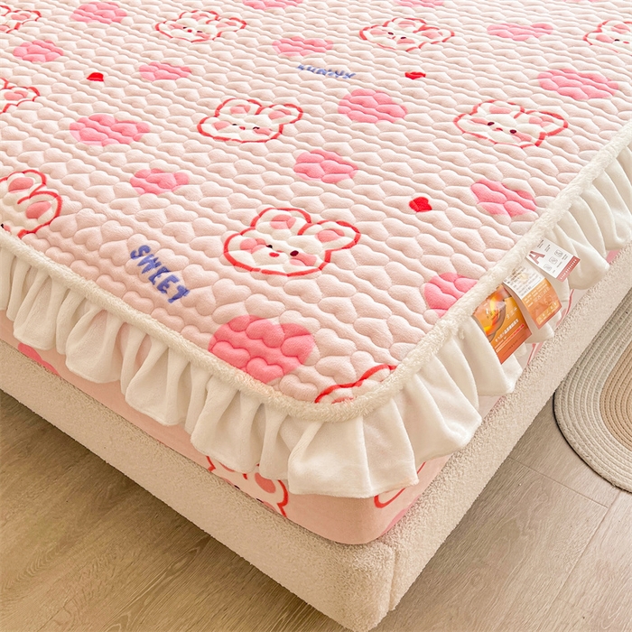 91家纺网 家纺一手货源 找家纺 雯豆家纺 2025新款牛奶绒花边床笠单床笠单品床笠单件床笠 牛奶绒花边床笠-心心兔