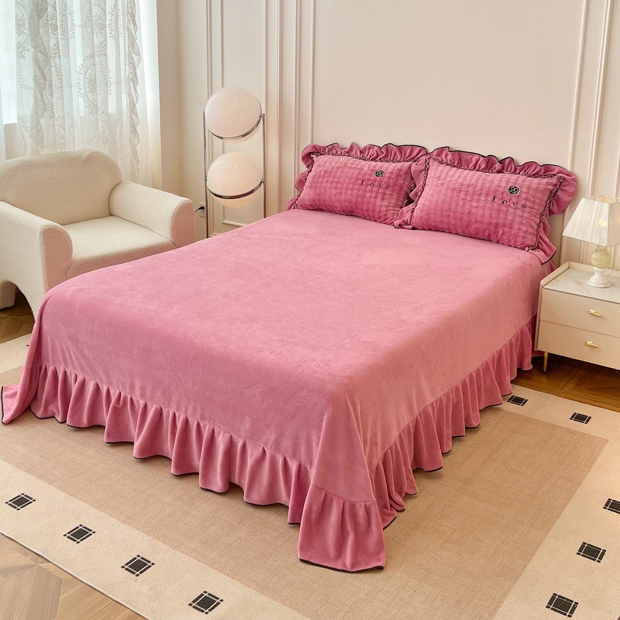 91家纺网 家纺一手货源 找家纺 言熙居家纺 2025新款牛奶绒绣花四件套 Love-玫红