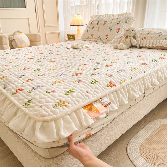 91家纺网 家纺一手货源 找家纺 雯豆家纺 2025新款牛奶绒花边床笠单床笠单品床笠单件床笠 牛奶绒花边床笠-心悦