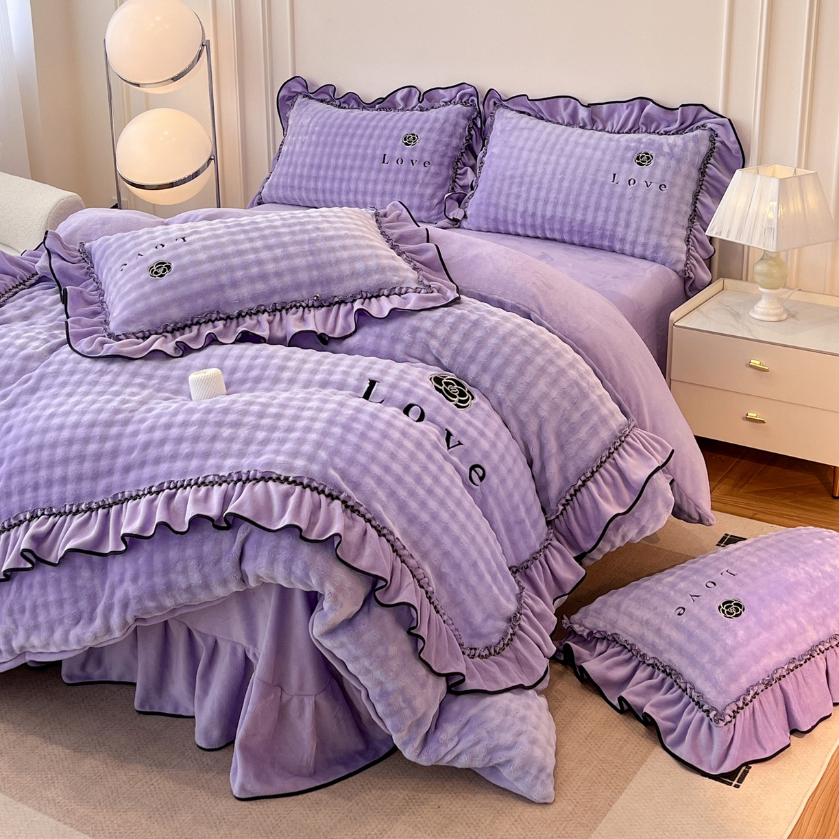 91家纺网 家纺一手货源 找家纺 言熙居家纺 2025新款牛奶绒绣花四件套 Love-紫