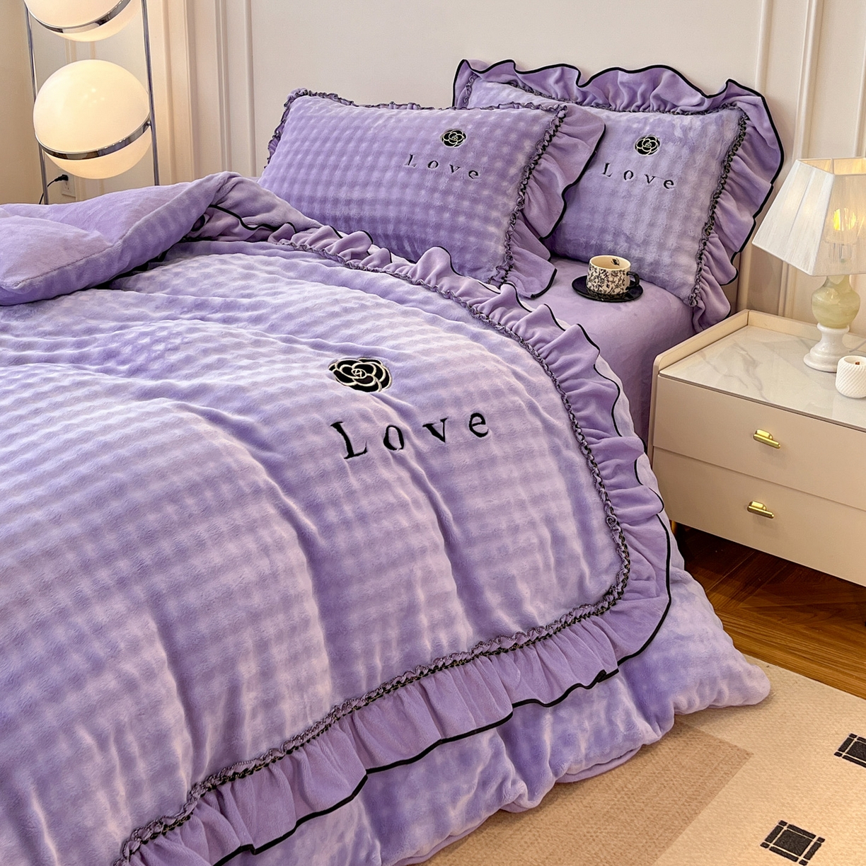 91家纺网 家纺一手货源 找家纺 言熙居家纺 2025新款牛奶绒绣花四件套 Love-紫