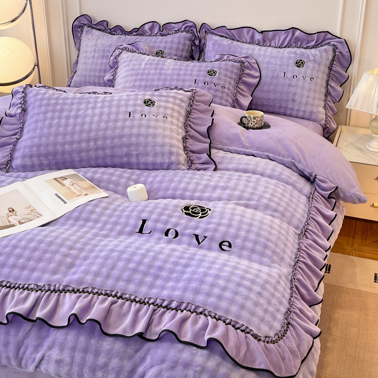 91家纺网 家纺一手货源 找家纺 言熙居家纺 2025新款牛奶绒绣花四件套 Love-紫