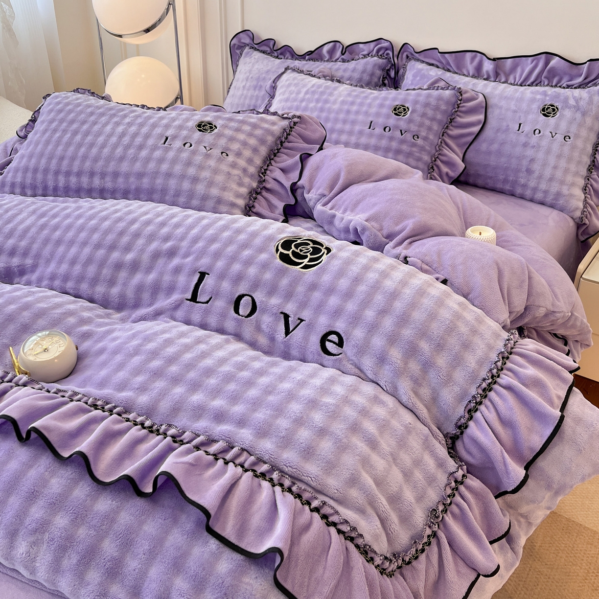 91家纺网 家纺一手货源 找家纺 言熙居家纺 2025新款牛奶绒绣花四件套 Love-紫
