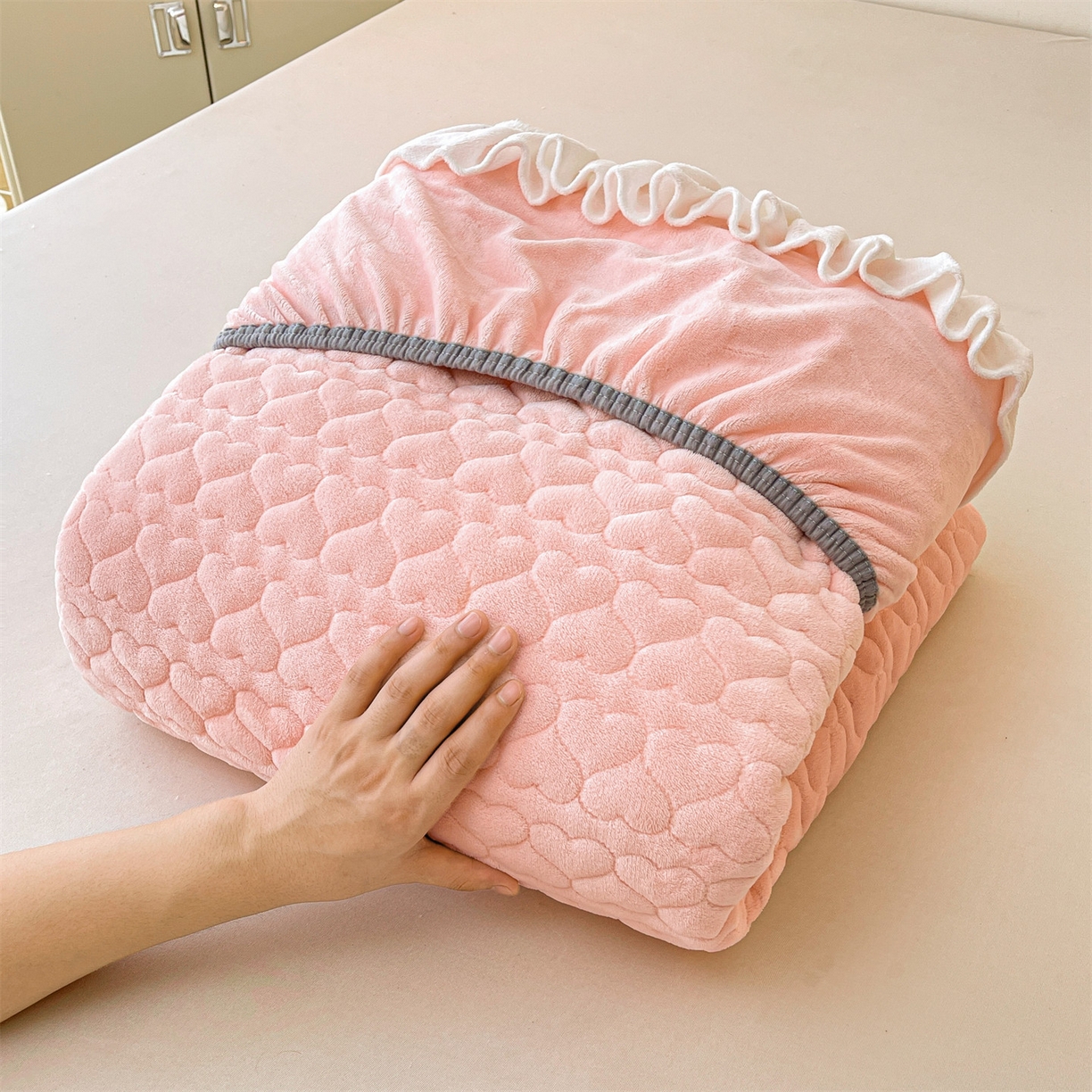 91家纺网 家纺一手货源 找家纺 雯豆家纺 2025新款牛奶绒花边床笠单床笠单品床笠单件床笠 牛奶绒花边床笠-玉颜粉