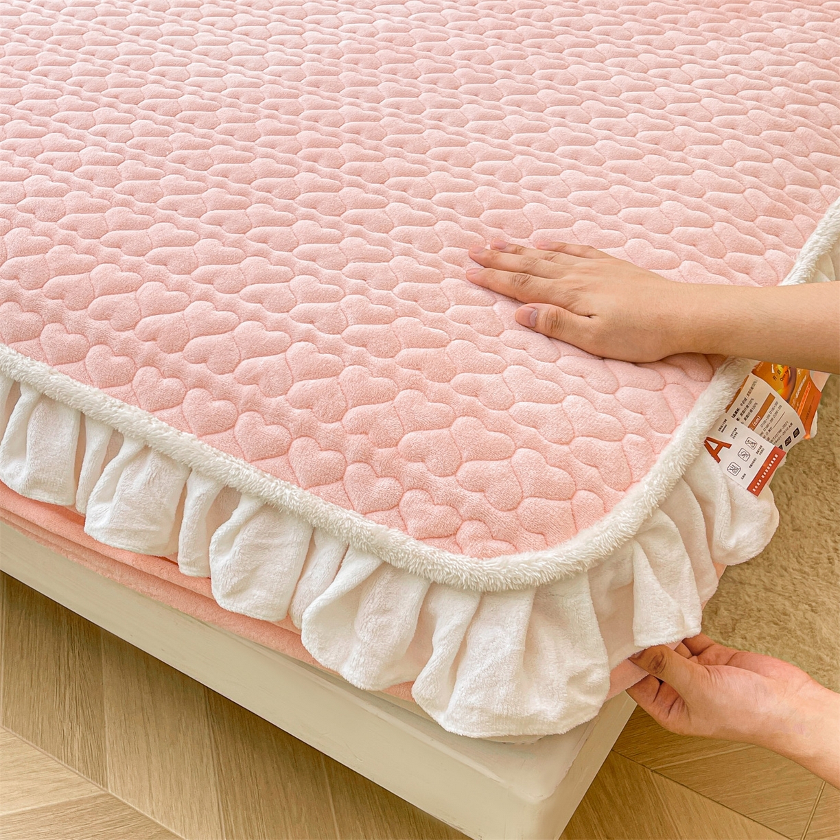 91家纺网 家纺一手货源 找家纺 雯豆家纺 2025新款牛奶绒花边床笠单床笠单品床笠单件床笠 牛奶绒花边床笠-玉颜粉