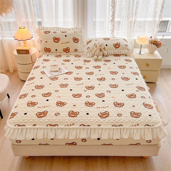 91家纺网 家纺一手货源 找家纺 雯豆家纺 2025新款牛奶绒花边床笠单床笠单品床笠单件床笠 牛奶绒花边床笠-字母熊