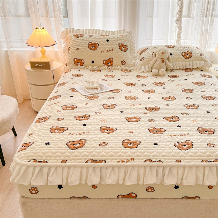 91家纺网 家纺一手货源 找家纺 雯豆家纺 2025新款牛奶绒花边床笠单床笠单品床笠单件床笠 牛奶绒花边床笠-字母熊