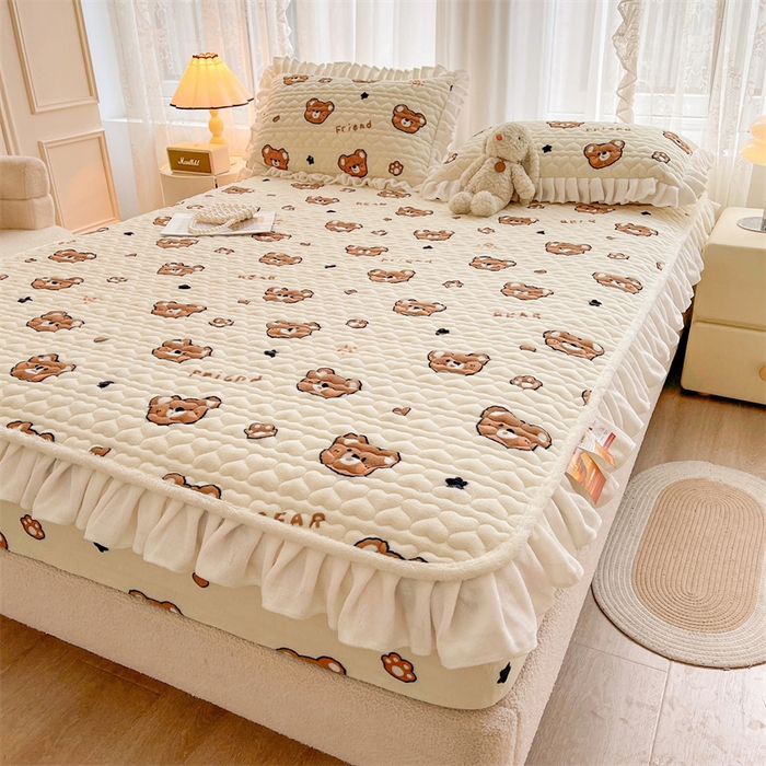 91家纺网 家纺一手货源 找家纺 雯豆家纺 2025新款牛奶绒花边床笠单床笠单品床笠单件床笠 牛奶绒花边床笠-字母熊