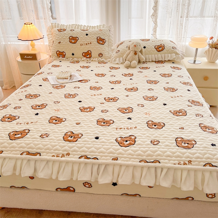 91家纺网 家纺一手货源 找家纺 雯豆家纺 2025新款牛奶绒花边床笠单床笠单品床笠单件床笠 牛奶绒花边床笠-字母熊