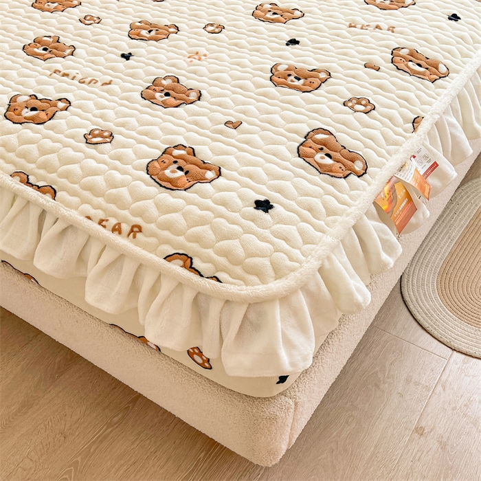 91家纺网 家纺一手货源 找家纺 雯豆家纺 2025新款牛奶绒花边床笠单床笠单品床笠单件床笠 牛奶绒花边床笠-字母熊