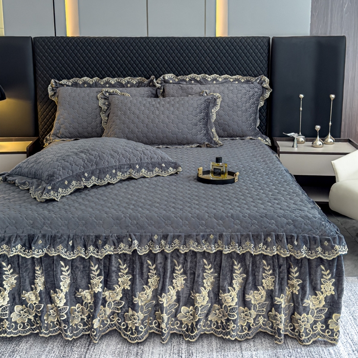 91家纺网 家纺一手货源 找家纺 花香四季家纺 2025新款保暖绒绣花宝宝绒床裙系列 高级灰