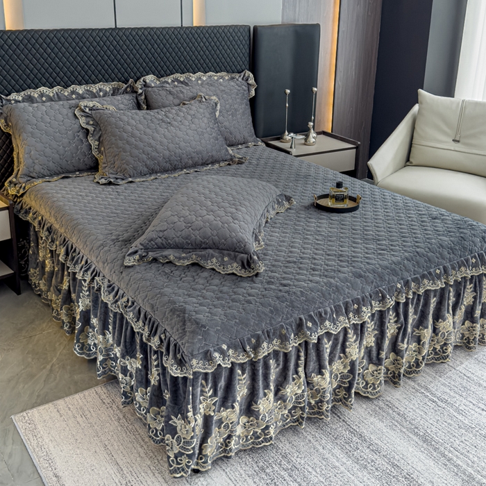 91家纺网 家纺一手货源 找家纺 花香四季家纺 2025新款保暖绒绣花宝宝绒床裙系列 高级灰