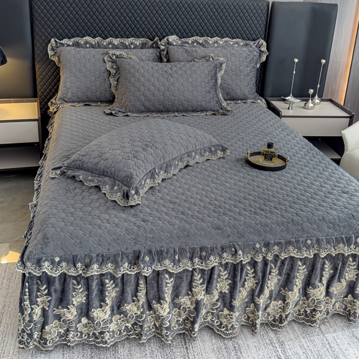 91家纺网 家纺一手货源 找家纺 花香四季家纺 2025新款保暖绒绣花宝宝绒床裙系列 高级灰