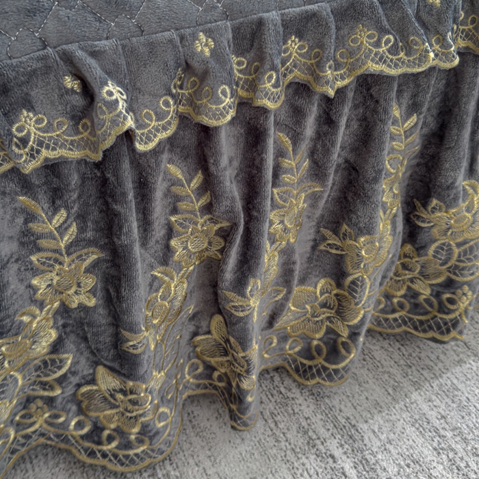 91家纺网 家纺一手货源 找家纺 花香四季家纺 2025新款保暖绒绣花宝宝绒床裙系列 高级灰