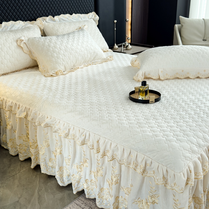 91家纺网 家纺一手货源 找家纺 花香四季家纺 2025新款保暖绒绣花宝宝绒床裙系列 牛奶白