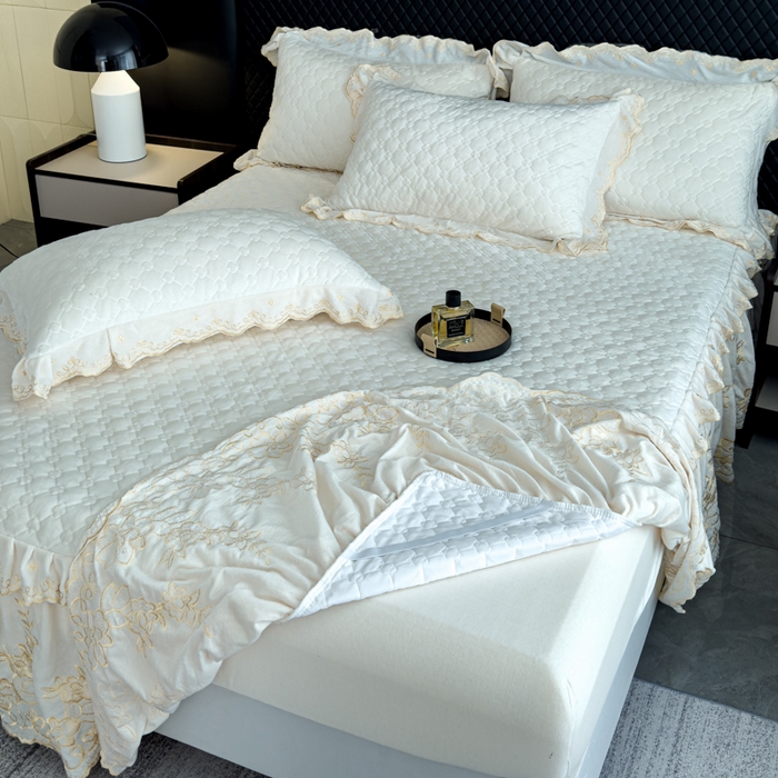 91家纺网 家纺一手货源 找家纺 花香四季家纺 2025新款保暖绒绣花宝宝绒床裙系列 牛奶白