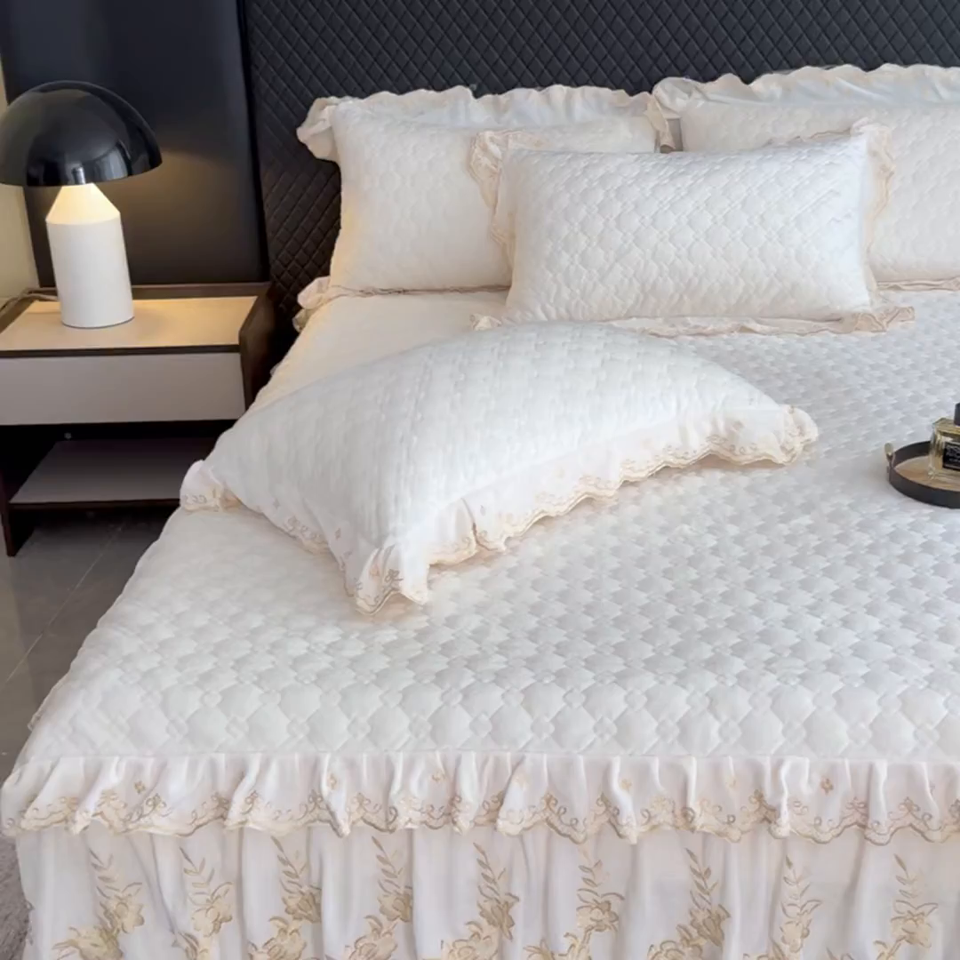 91家纺网 家纺一手货源 找家纺 花香四季家纺 2025新款保暖绒绣花宝宝绒床裙系列 牛奶白