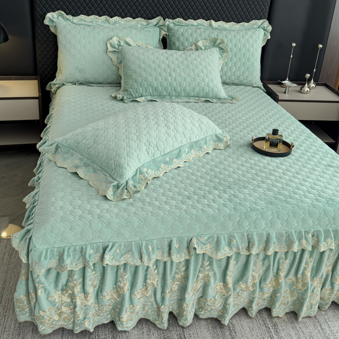 91家纺网 家纺一手货源 找家纺 花香四季家纺 2025新款保暖绒绣花宝宝绒床裙系列 浓情绿