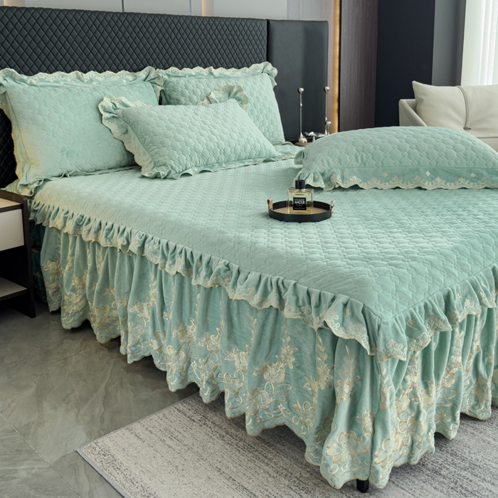 91家纺网 家纺一手货源 找家纺 花香四季家纺 2025新款保暖绒绣花宝宝绒床裙系列 浓情绿