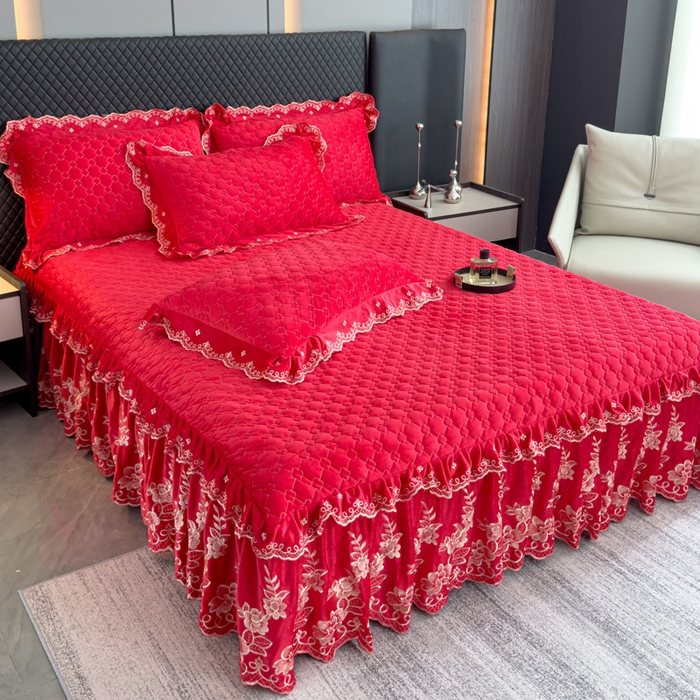 91家纺网 家纺一手货源 找家纺 花香四季家纺 2025新款保暖绒绣花宝宝绒床裙系列 喜庆红