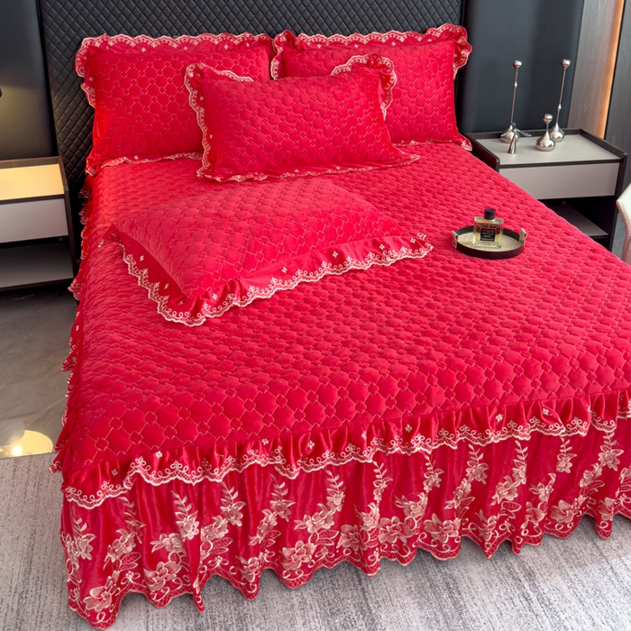 91家纺网 家纺一手货源 找家纺 花香四季家纺 2025新款保暖绒绣花宝宝绒床裙系列 喜庆红