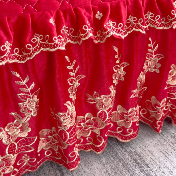 91家纺网 家纺一手货源 找家纺 花香四季家纺 2025新款保暖绒绣花宝宝绒床裙系列 喜庆红