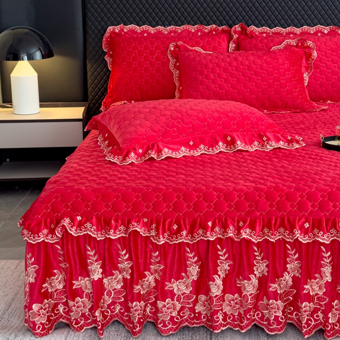 91家纺网 家纺一手货源 找家纺 花香四季家纺 2025新款保暖绒绣花宝宝绒床裙系列 喜庆红