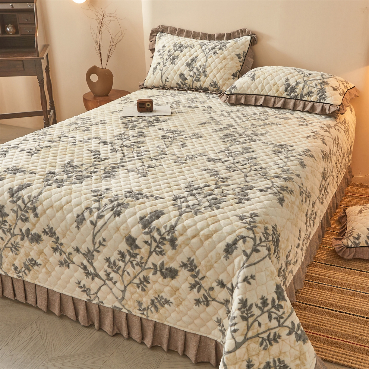 91家纺网 家纺一手货源 找家纺 （总）宜凡家纺 2025新款牛奶绒床盖三件套（双面可用）