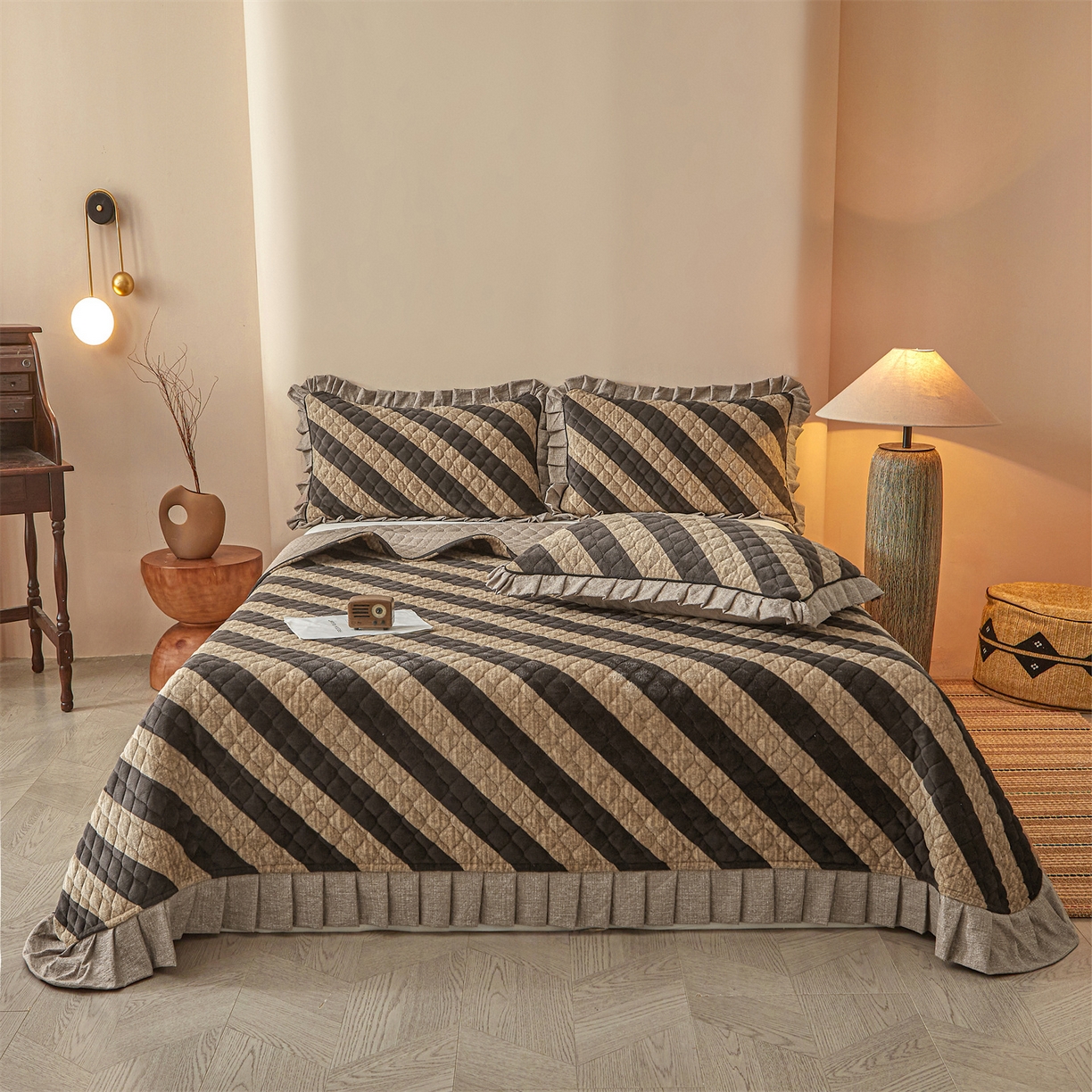 91家纺网 家纺一手货源 找家纺 宜凡家纺 2025新款牛奶绒床盖三件套（双面可用） 宽斜纹