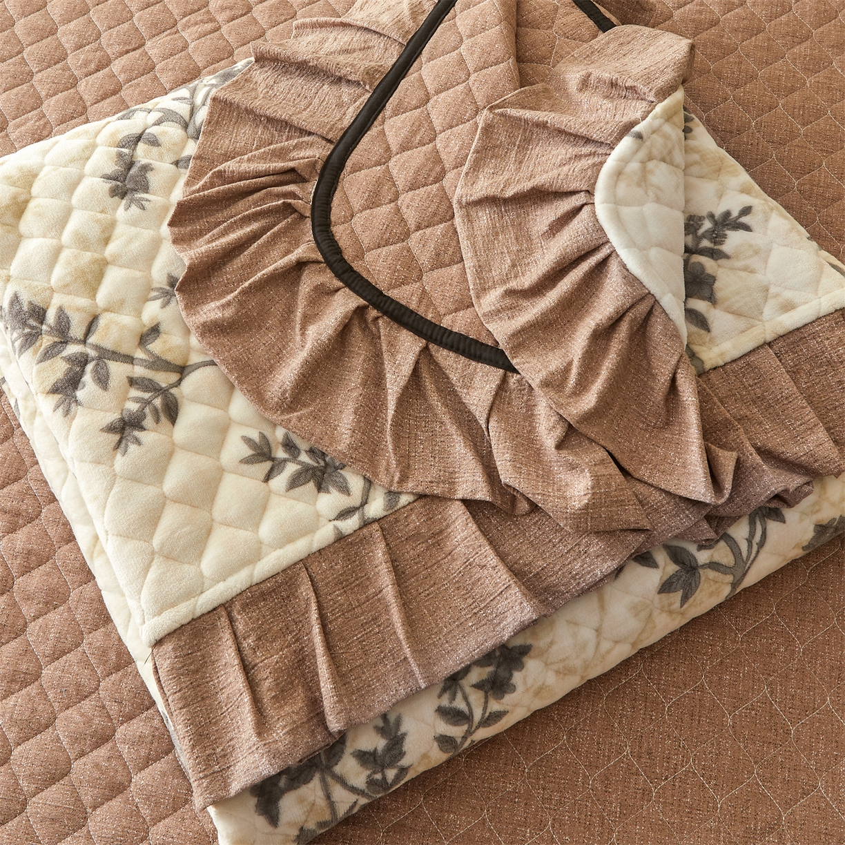 91家纺网 家纺一手货源 找家纺 宜凡家纺 2025新款牛奶绒床盖三件套（双面可用） 俏枝颜