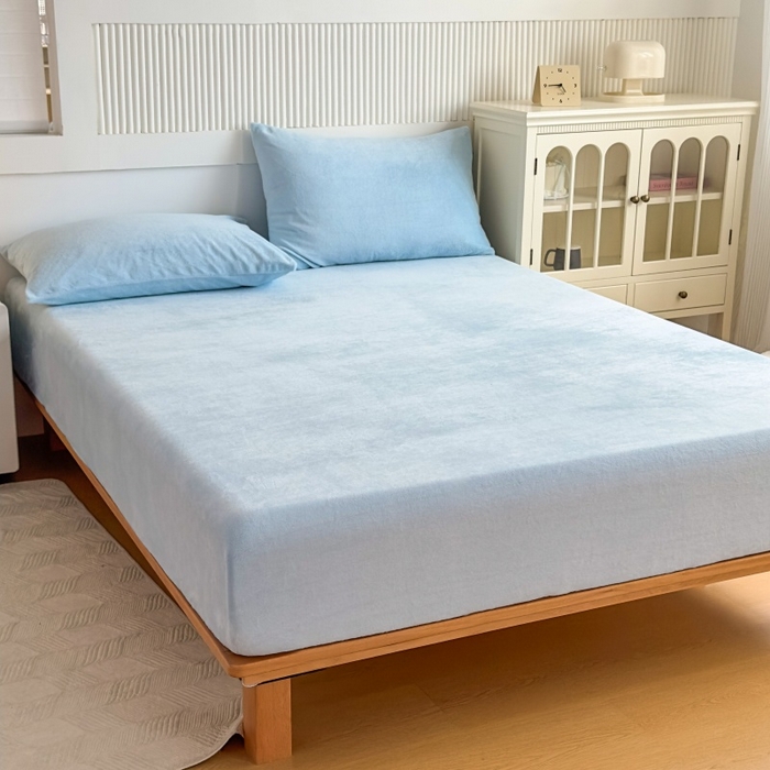 91家纺网 家纺一手货源 找家纺 璐维斯 2025新款秋冬保暖牛奶绒床笠床垫套保护套跨境外贸电商全尺寸现货 浅蓝