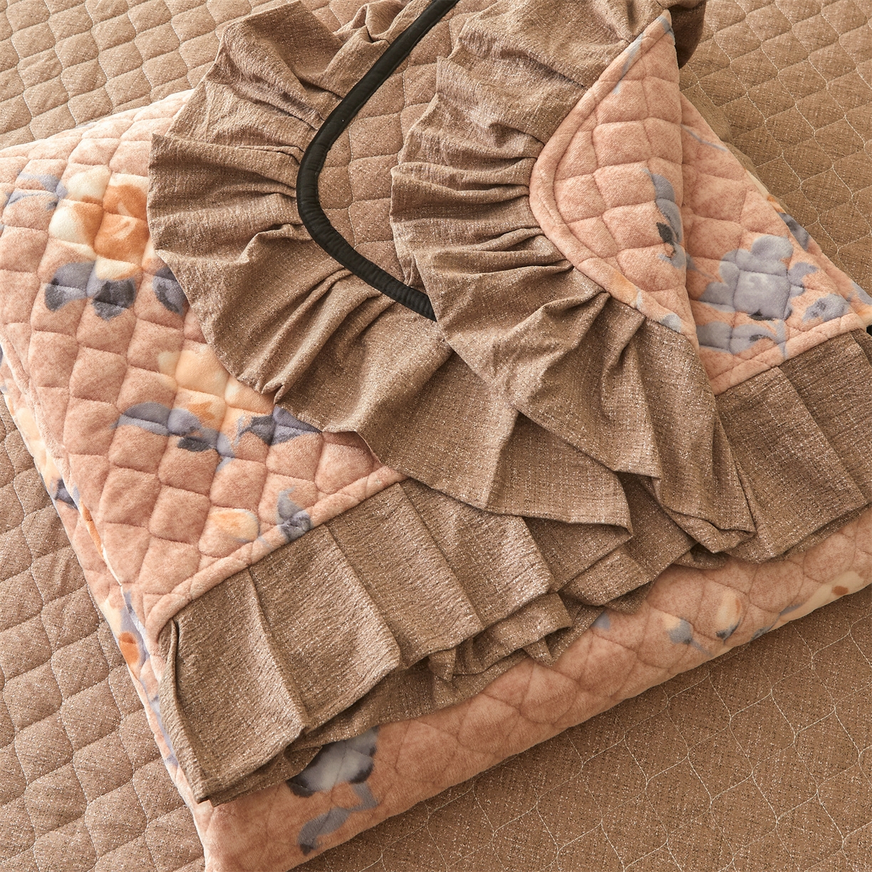 91家纺网 家纺一手货源 找家纺 宜凡家纺 2025新款牛奶绒床盖三件套（双面可用） 秋恋花