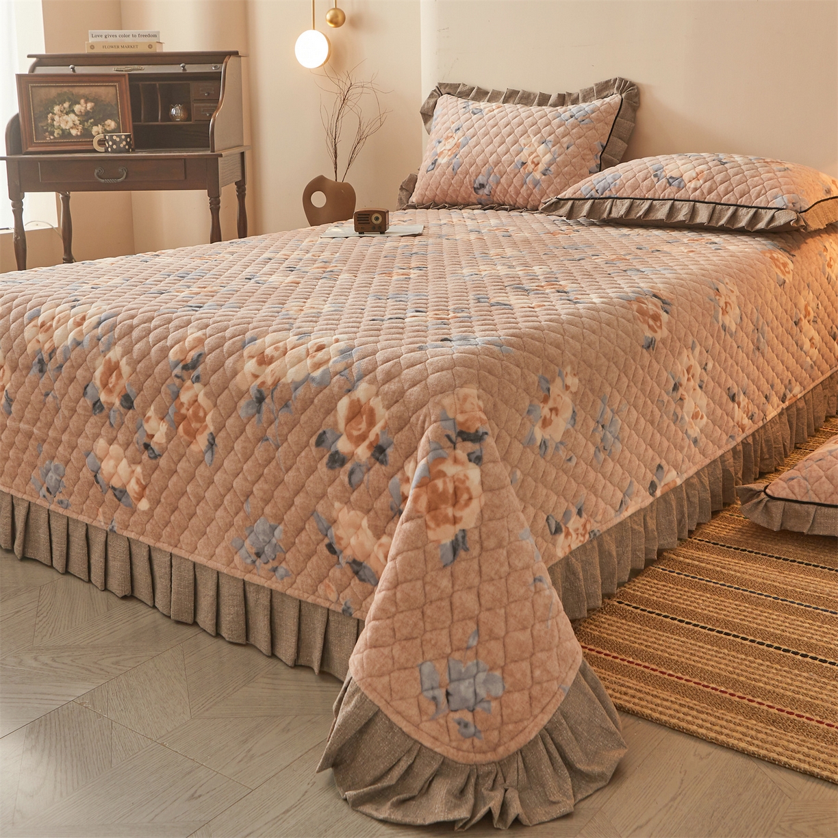 91家纺网 家纺一手货源 找家纺 宜凡家纺 2025新款牛奶绒床盖三件套（双面可用） 秋恋花