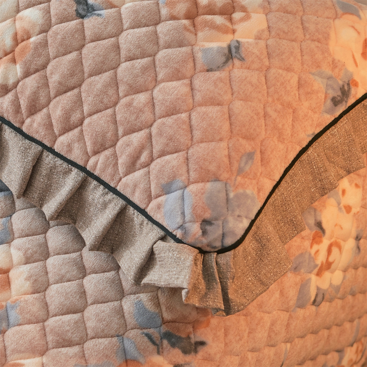 91家纺网 家纺一手货源 找家纺 宜凡家纺 2025新款牛奶绒床盖三件套（双面可用） 秋恋花