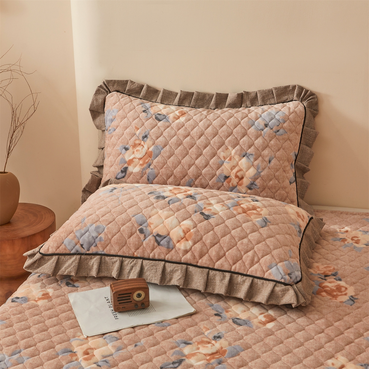 91家纺网 家纺一手货源 找家纺 宜凡家纺 2025新款牛奶绒床盖三件套（双面可用） 秋恋花