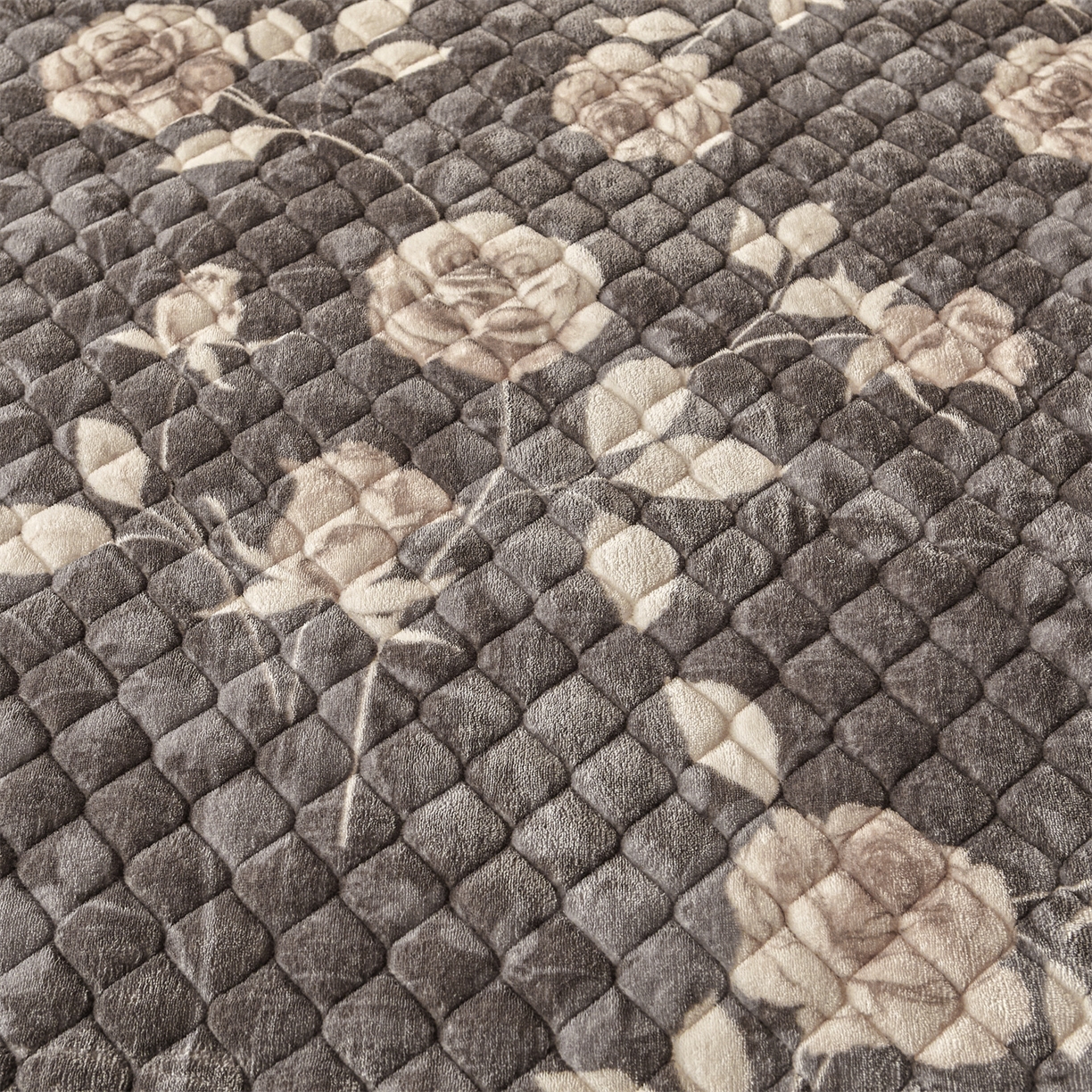 91家纺网 家纺一手货源 找家纺 宜凡家纺 2025新款牛奶绒床盖三件套（双面可用） 浮绘花影