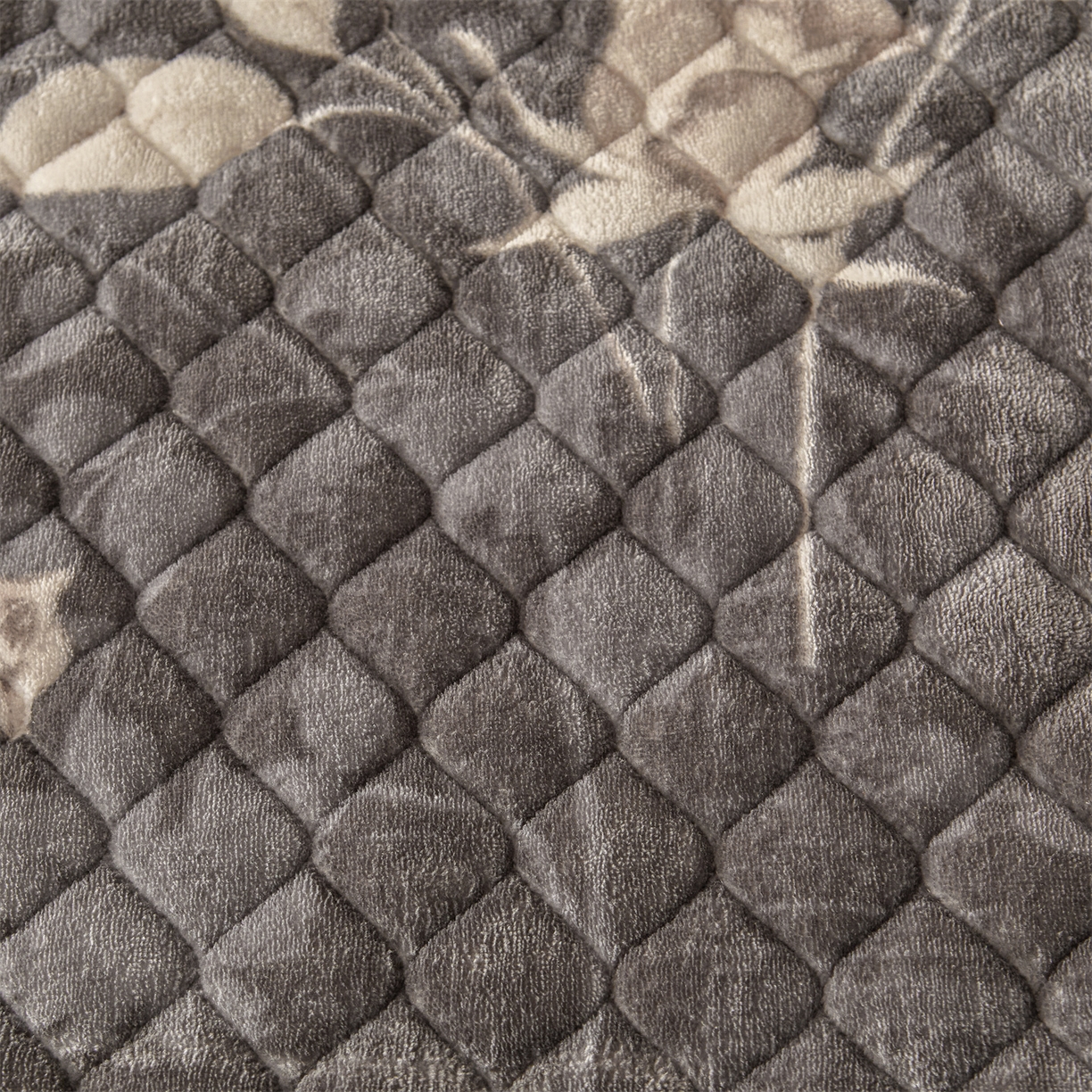 91家纺网 家纺一手货源 找家纺 宜凡家纺 2025新款牛奶绒床盖三件套（双面可用） 浮绘花影