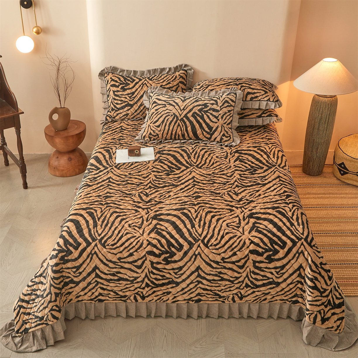 91家纺网 家纺一手货源 找家纺 宜凡家纺 2025新款牛奶绒床盖三件套（双面可用） 虎皮纹