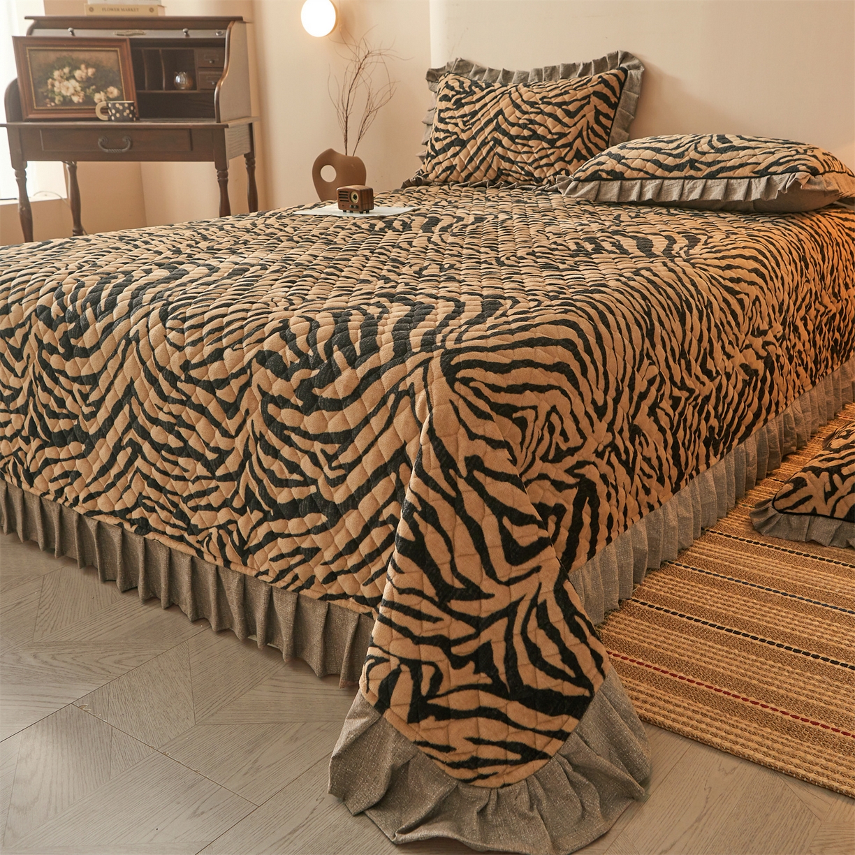 91家纺网 家纺一手货源 找家纺 宜凡家纺 2025新款牛奶绒床盖三件套（双面可用） 虎皮纹