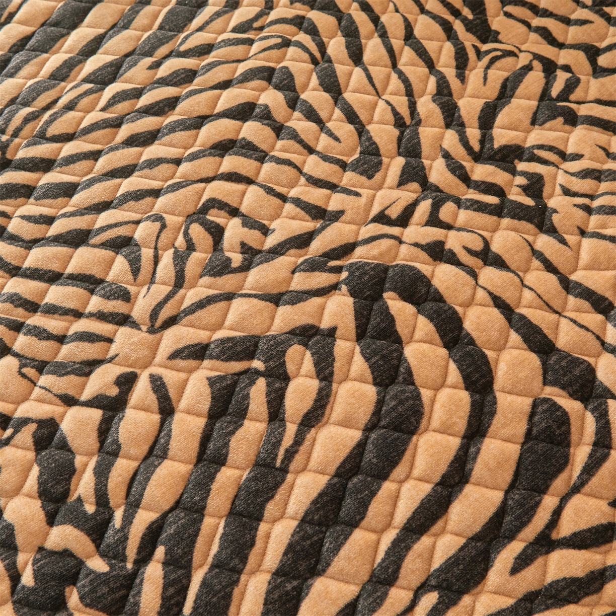 91家纺网 家纺一手货源 找家纺 宜凡家纺 2025新款牛奶绒床盖三件套（双面可用） 虎皮纹