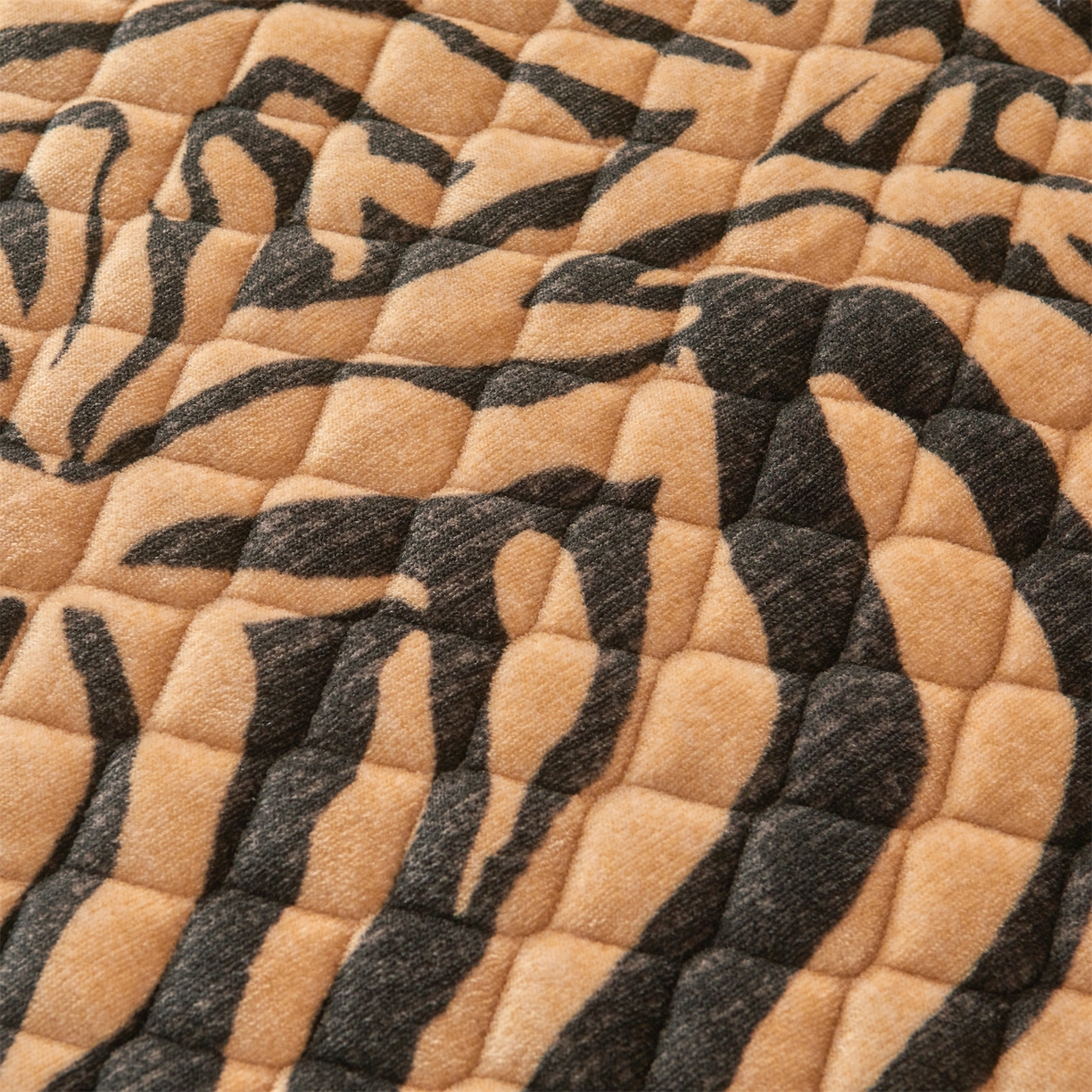 91家纺网 家纺一手货源 找家纺 宜凡家纺 2025新款牛奶绒床盖三件套（双面可用） 虎皮纹