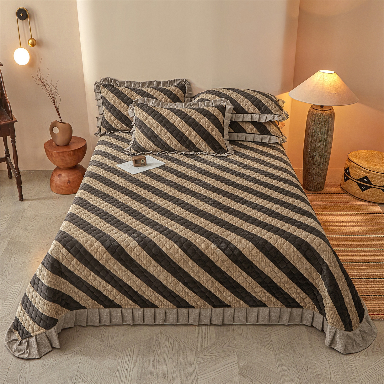 91家纺网 家纺一手货源 找家纺 宜凡家纺 2025新款牛奶绒床盖三件套（双面可用） 宽斜纹