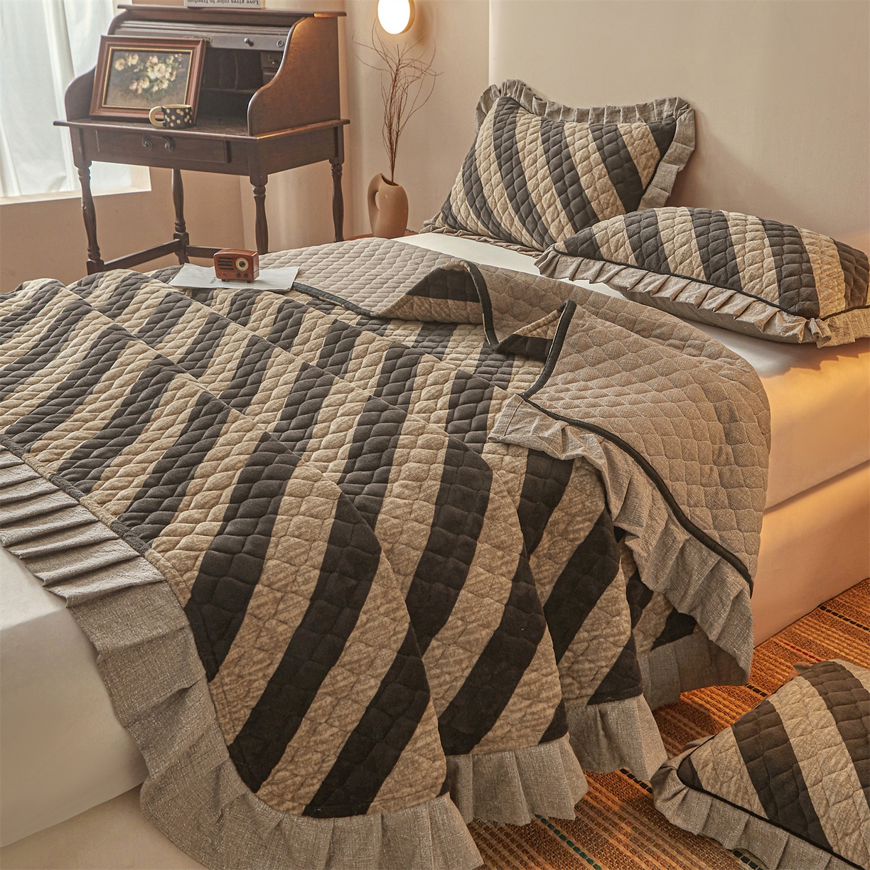 91家纺网 家纺一手货源 找家纺 宜凡家纺 2025新款牛奶绒床盖三件套（双面可用） 宽斜纹