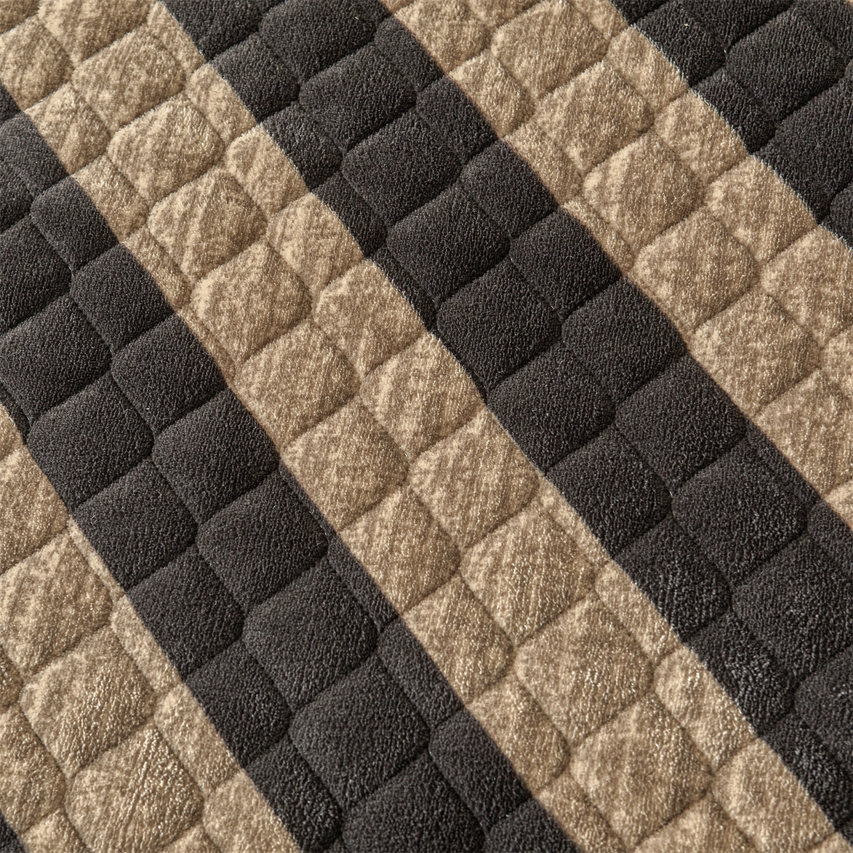 91家纺网 家纺一手货源 找家纺 宜凡家纺 2025新款牛奶绒床盖三件套（双面可用） 宽斜纹