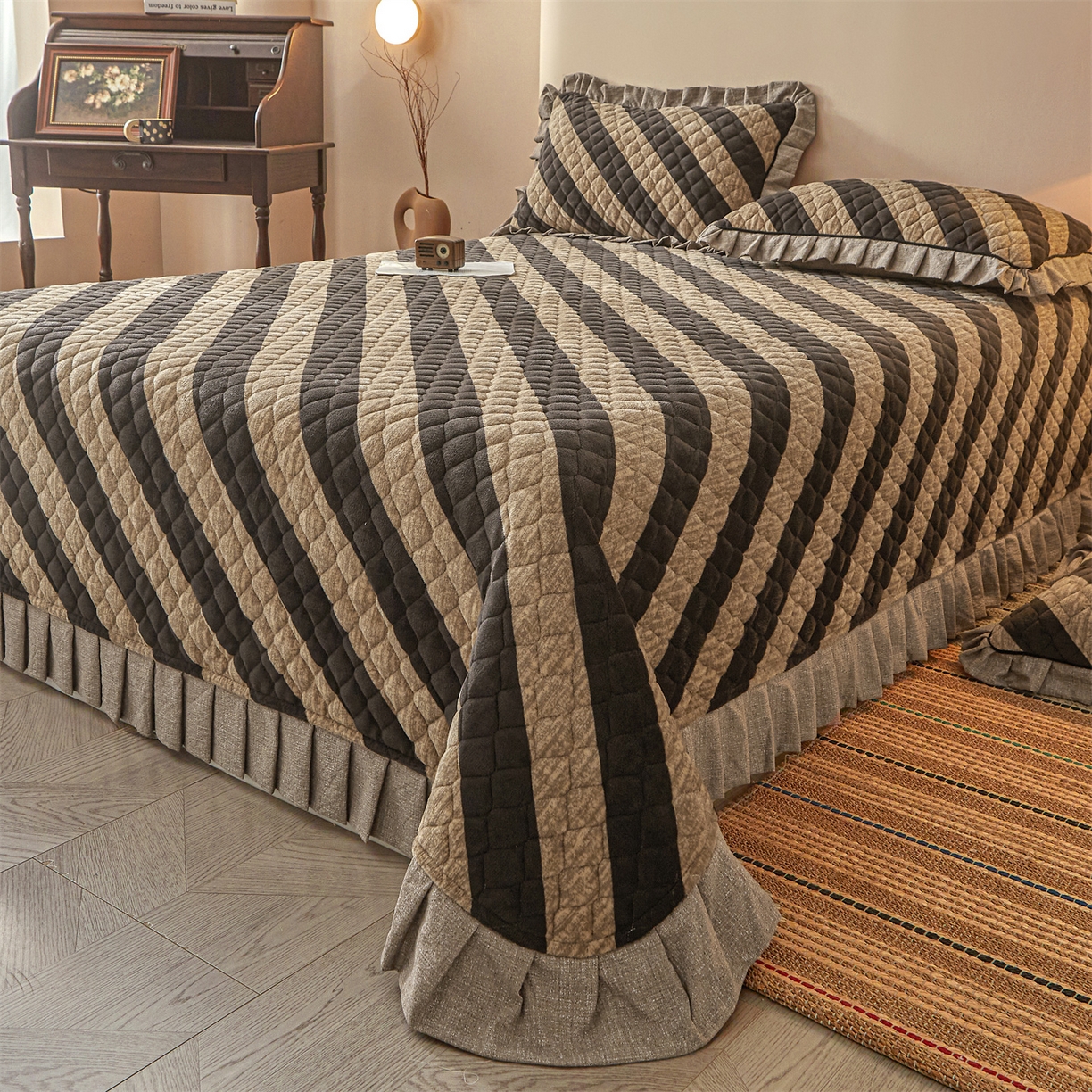 91家纺网 家纺一手货源 找家纺 宜凡家纺 2025新款牛奶绒床盖三件套（双面可用） 宽斜纹