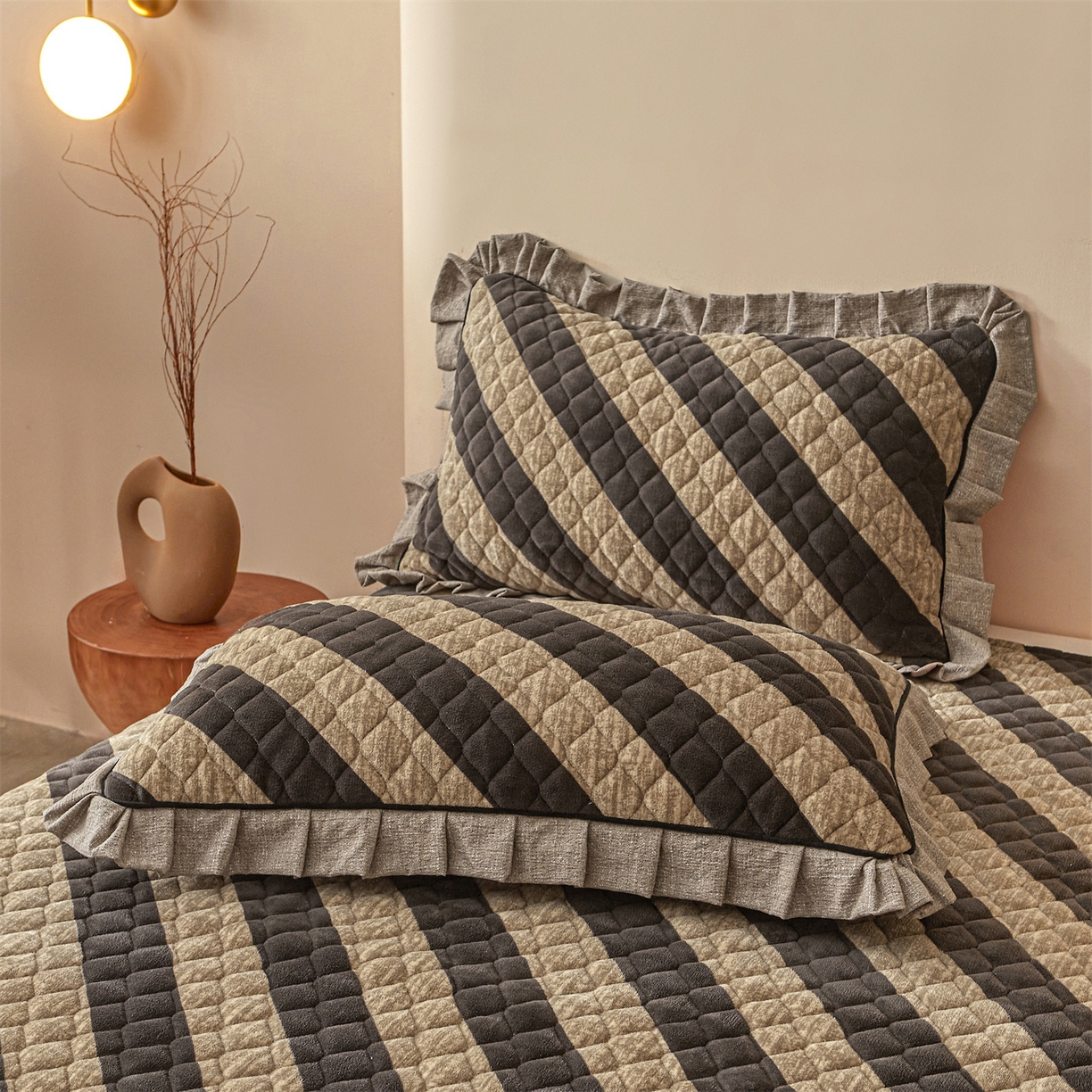 91家纺网 家纺一手货源 找家纺 宜凡家纺 2025新款牛奶绒床盖三件套（双面可用） 宽斜纹