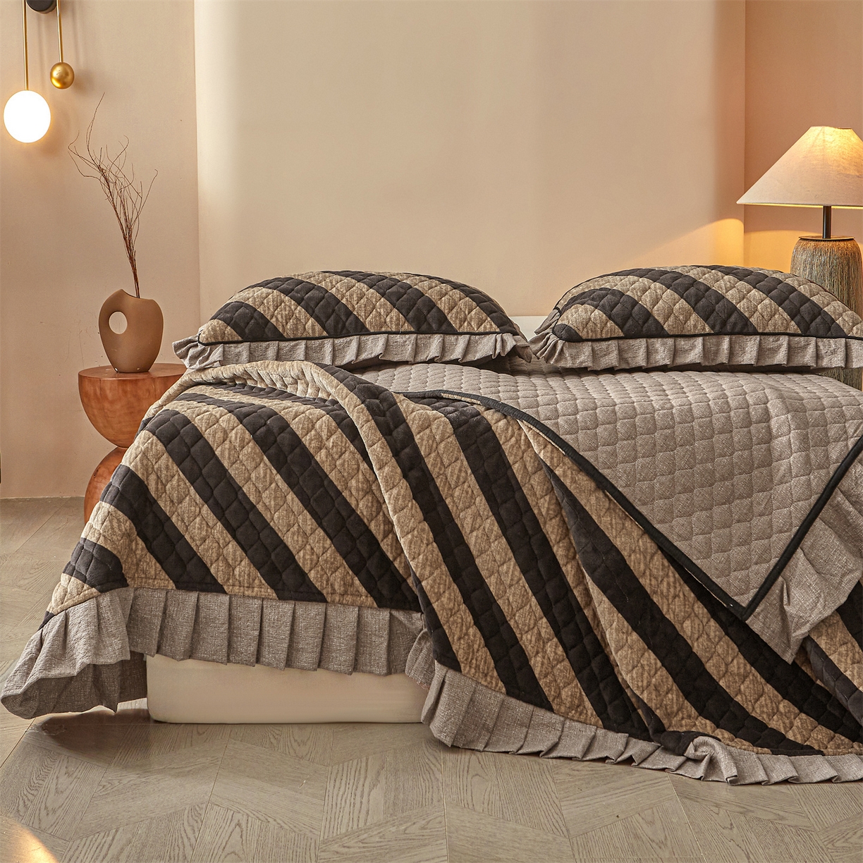 91家纺网 家纺一手货源 找家纺 宜凡家纺 2025新款牛奶绒床盖三件套（双面可用） 宽斜纹