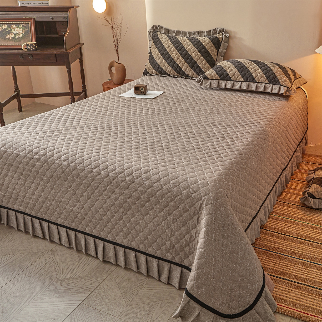 91家纺网 家纺一手货源 找家纺 宜凡家纺 2025新款牛奶绒床盖三件套（双面可用） 宽斜纹