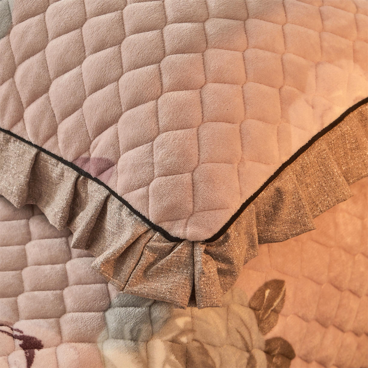 91家纺网 家纺一手货源 找家纺 宜凡家纺 2025新款牛奶绒床盖三件套（双面可用） 曼妙花园